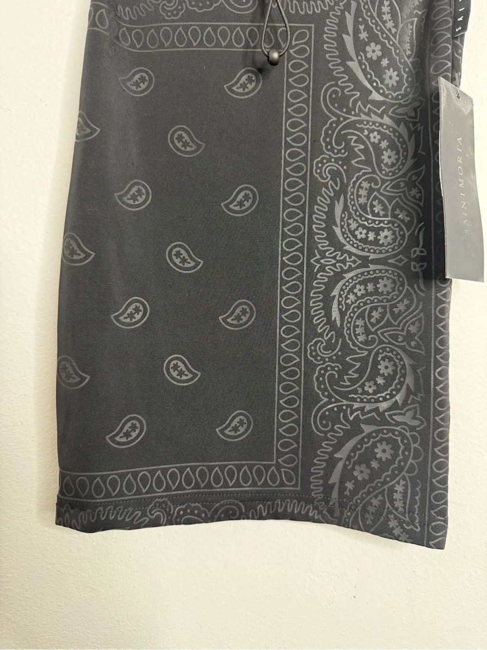Saint Morta Black Snood Gator Mask Bandana  Cold Protection Skiing Snow NWT